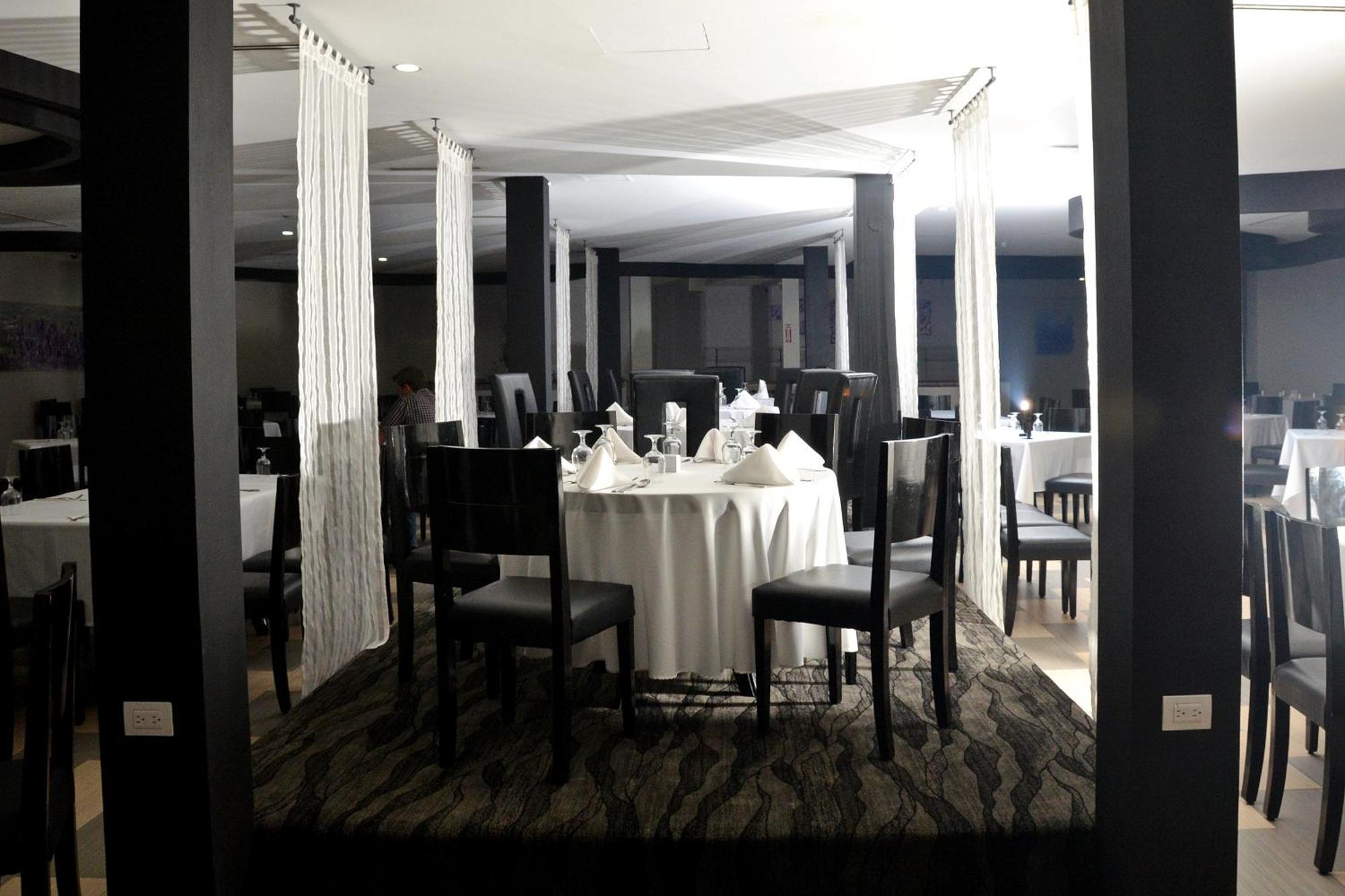 Regent Star Hotel Piarco エクステリア 写真