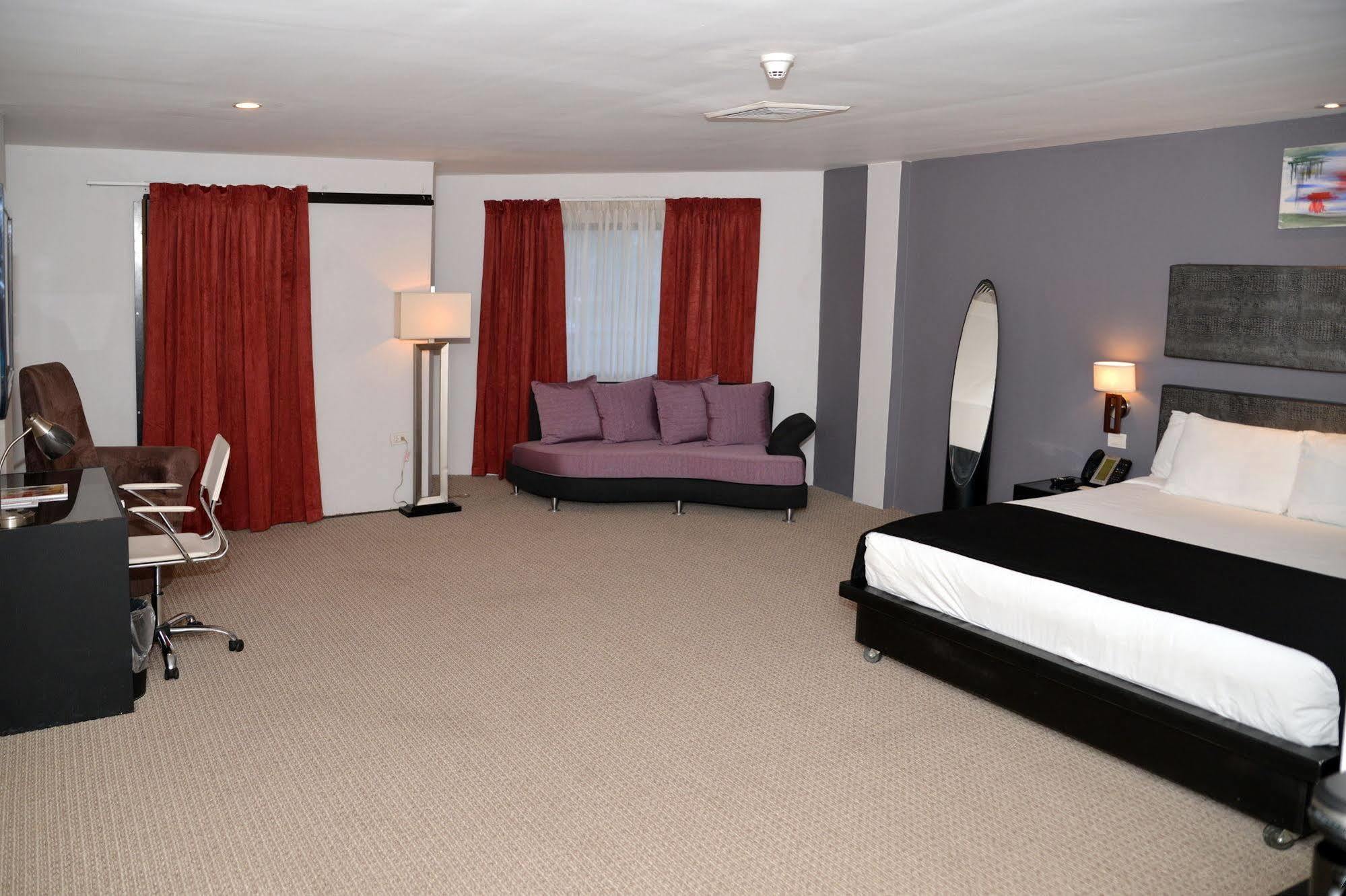 Regent Star Hotel Piarco エクステリア 写真